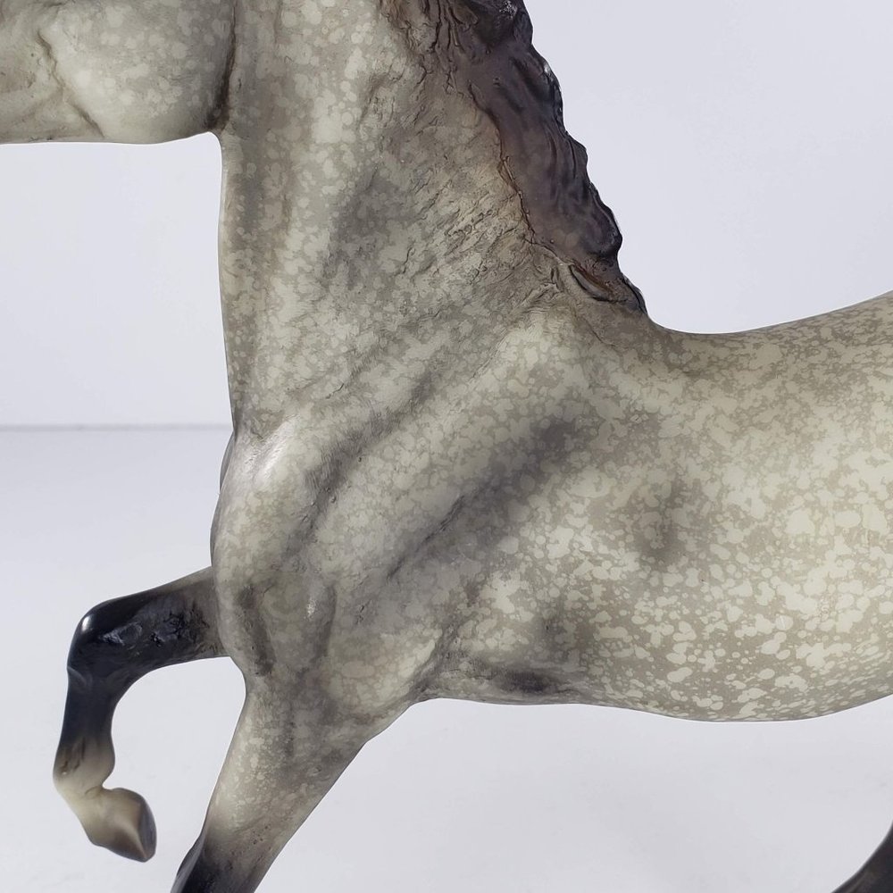 Breyer Horse Classic Hugo Saddle Club Eventing Dapple Grey Black Beauty #61105 - Picture 9 of 13